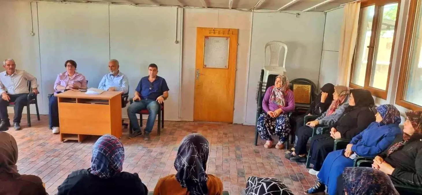 Kadın Çiftçilere Kooperatif Bilgilendirmesi
