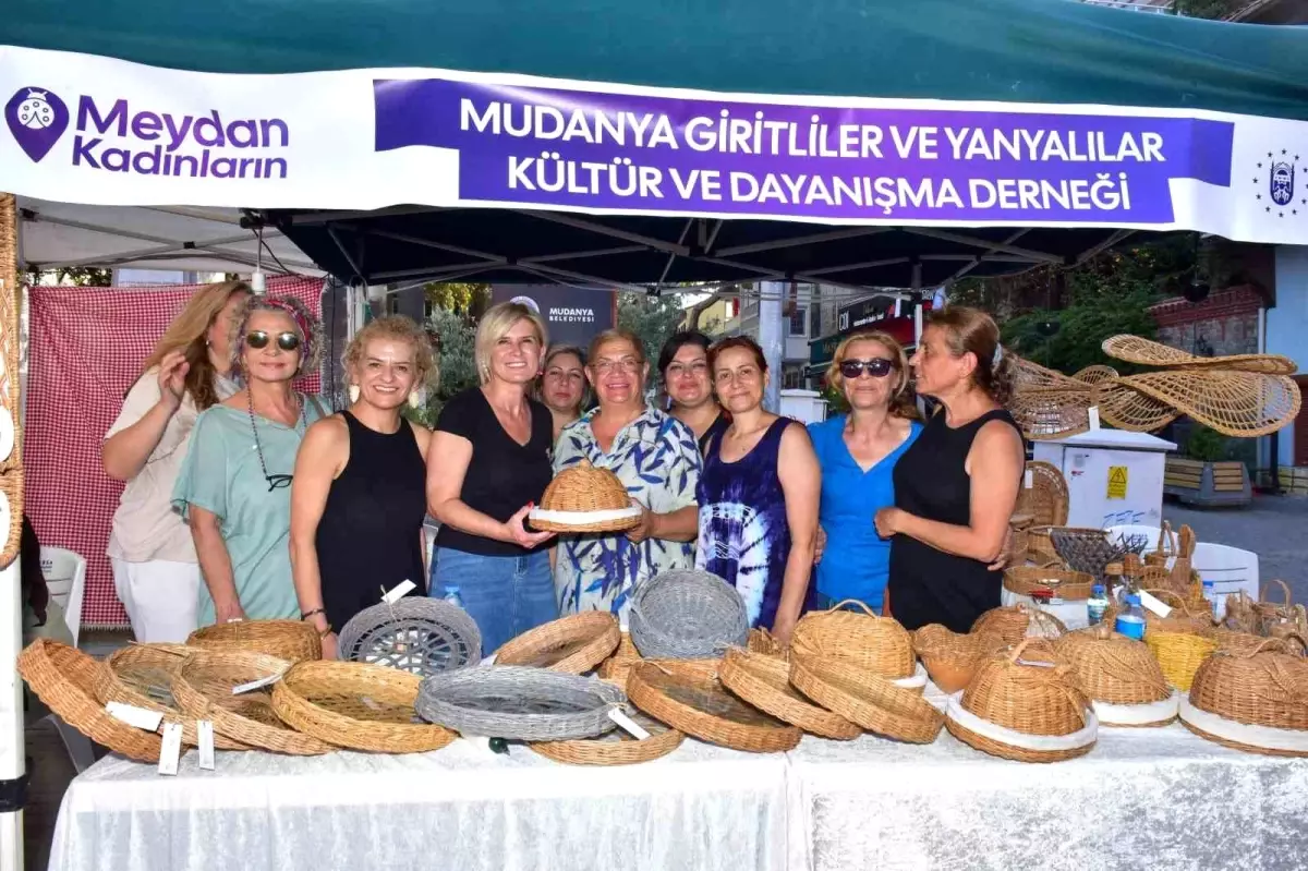 Mudanya'da 'Meydan Kadınların' Dayanışma Pazarı Kuruldu