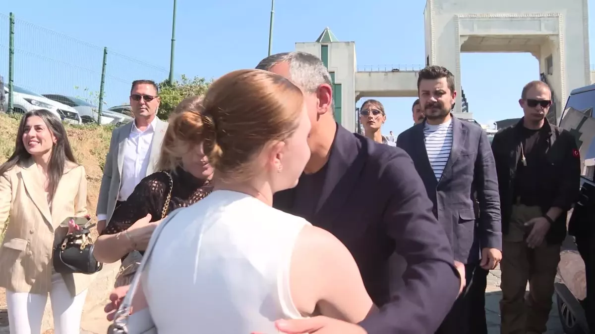 Özgür Özel, Ferdi Zeyrek'in Kızı Nehir Zeyrek'in Üniversite Kaydına Eşlik Etti
