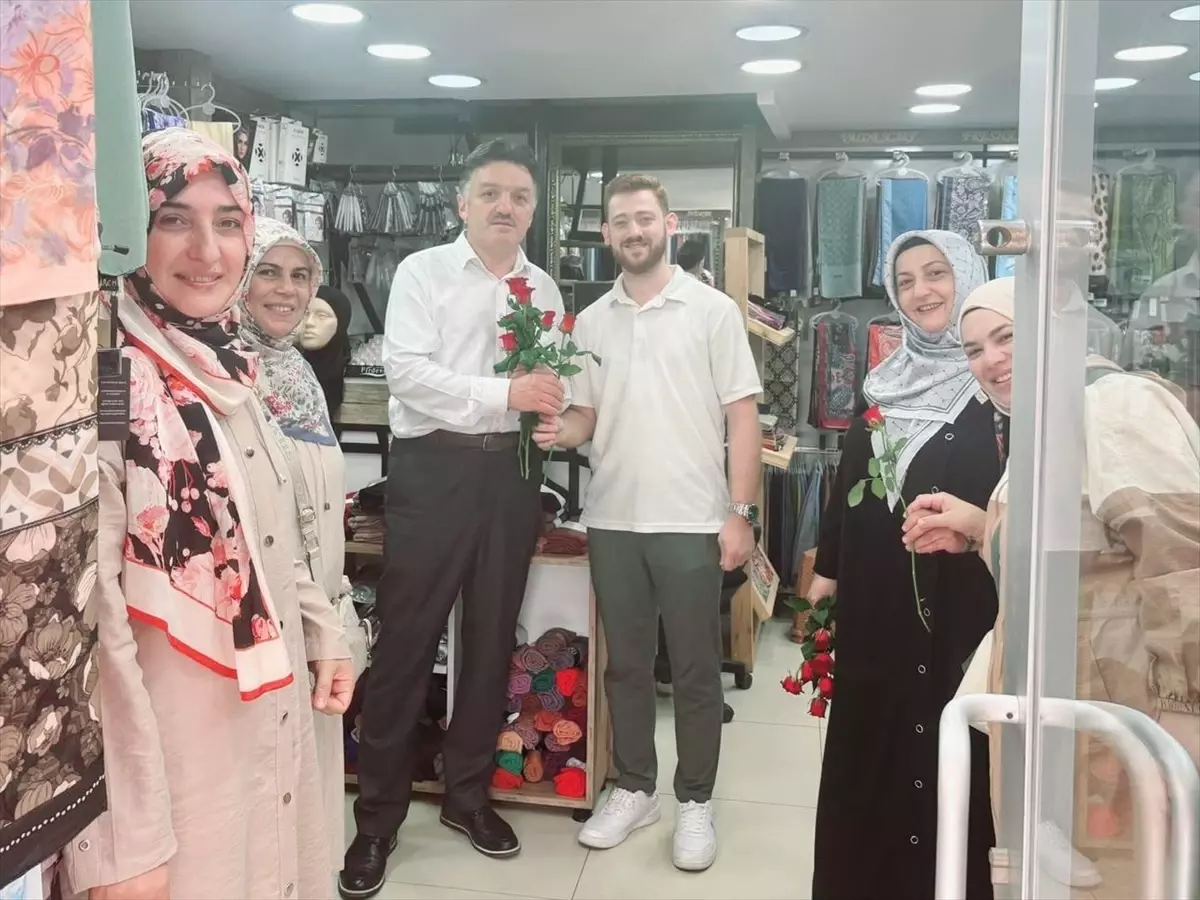 Aile Ahlakı İçin Hadis Kartelası Dağıtıldı