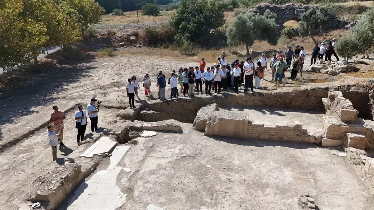 Rektör Ünüvar Magnesia Antik Kenti’ni Ziyaret Etti