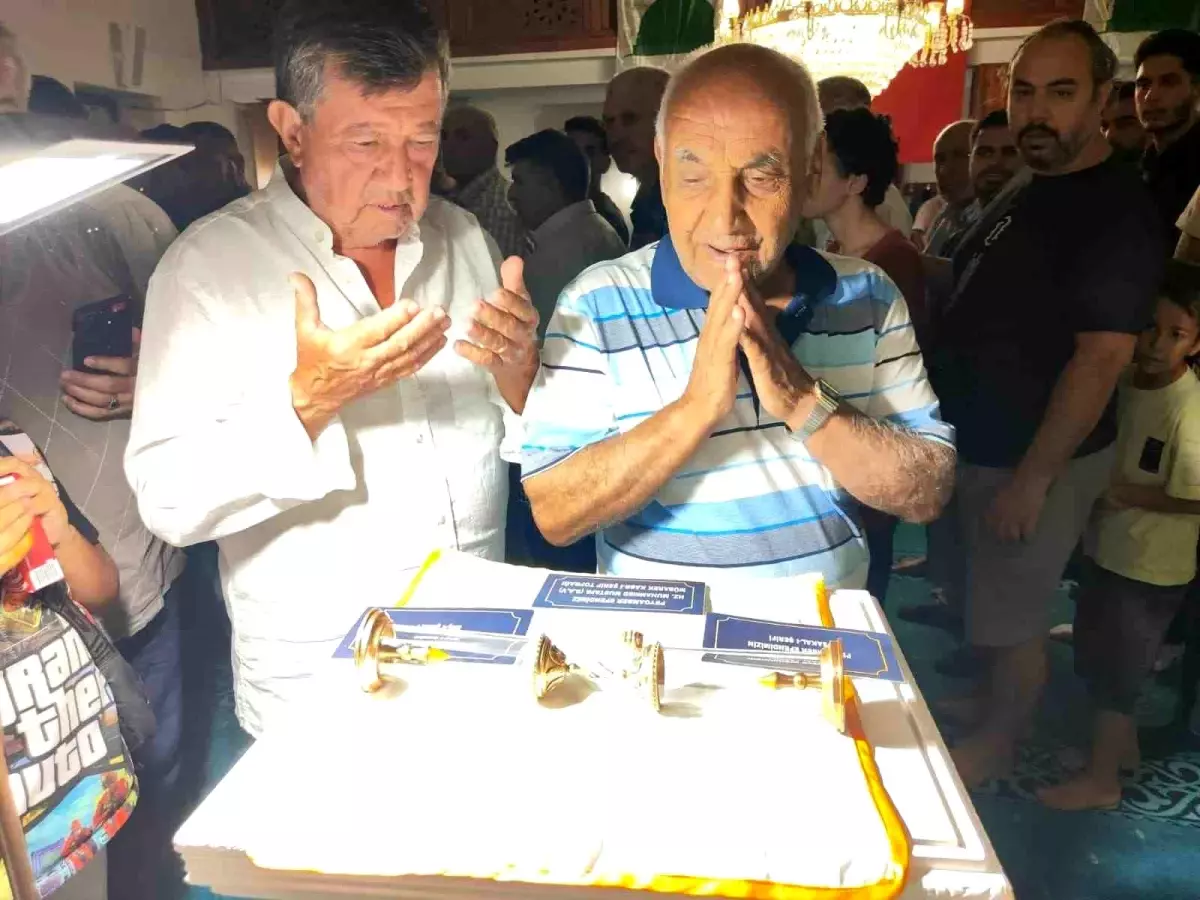 Kuşadası'nda Mukaddes Emanetler Ziyarete Açıldı