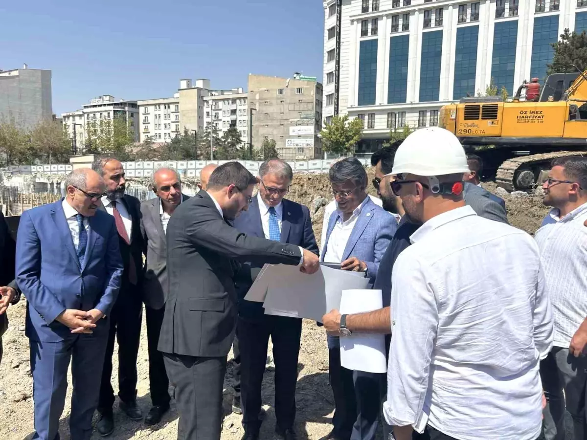 Van'da Hazreti Ömer Camii İnşaatı Devam Ediyor