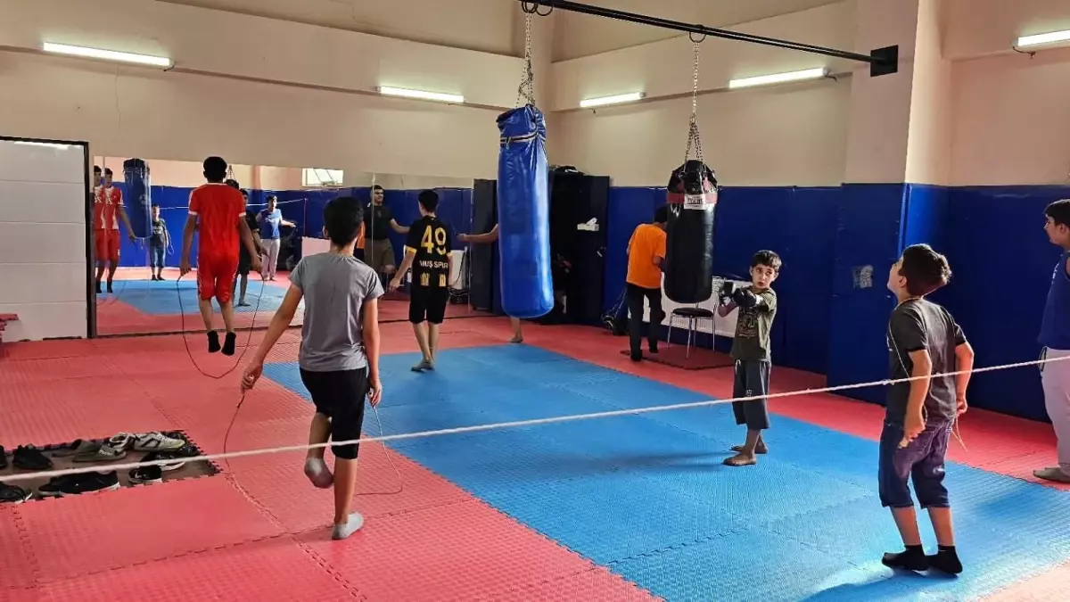 Hasköy'de Yaz Spor Okulları Boks Antrenmanları