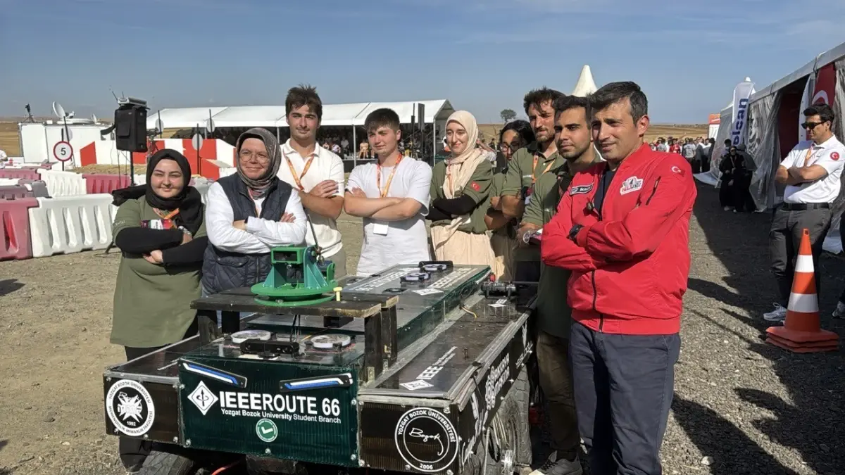TEKNOFEST İKA'da Selçuk Bayraktar'dan Gençlere Destek