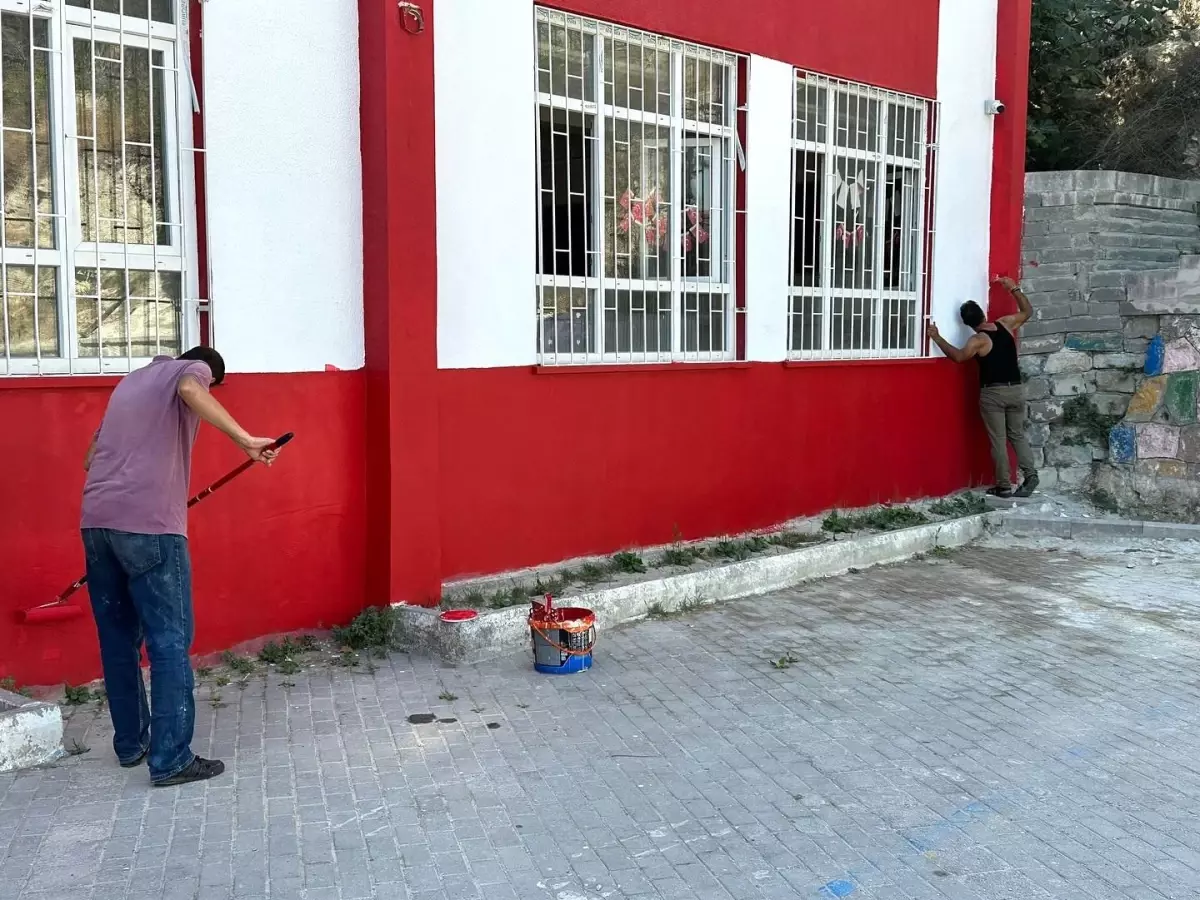 Kuşadası'ndaki Okullar Yenilendi