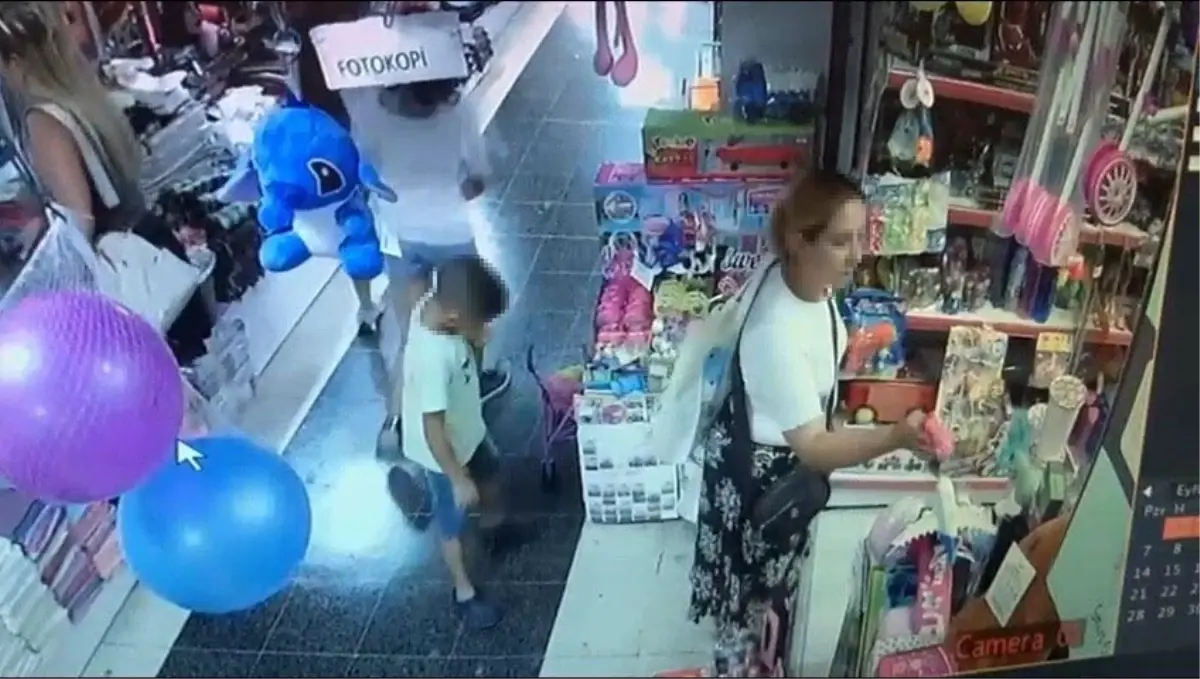 700 TL'lik Oyuncak Çalan Kadın Yakalanıyor