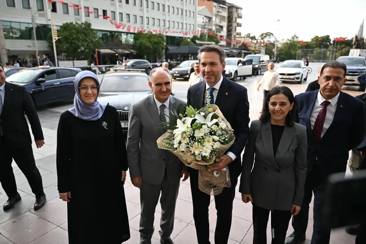 Bakan Bayraktar Manisa Valiliği'ni Ziyaret Etti