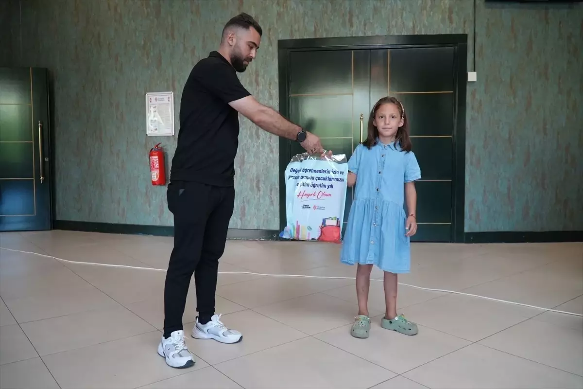 Ümraniye'den Öğrencilere Kırtasiye Desteği