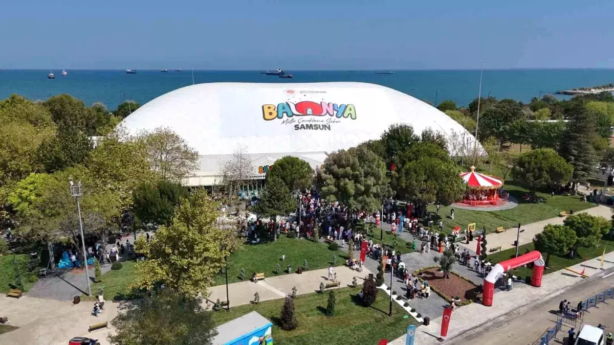 Samsun'da Türkiye'nin En Büyük Kapalı Şişme Oyun Alanı 'Balonya' Açıldı