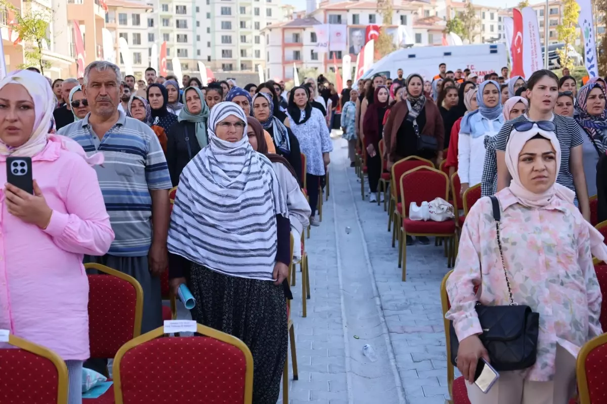 Cumhurbaşkanı Erdoğan, Hatay'da Deprem Konutları Anahtarlarını Teslim Etti