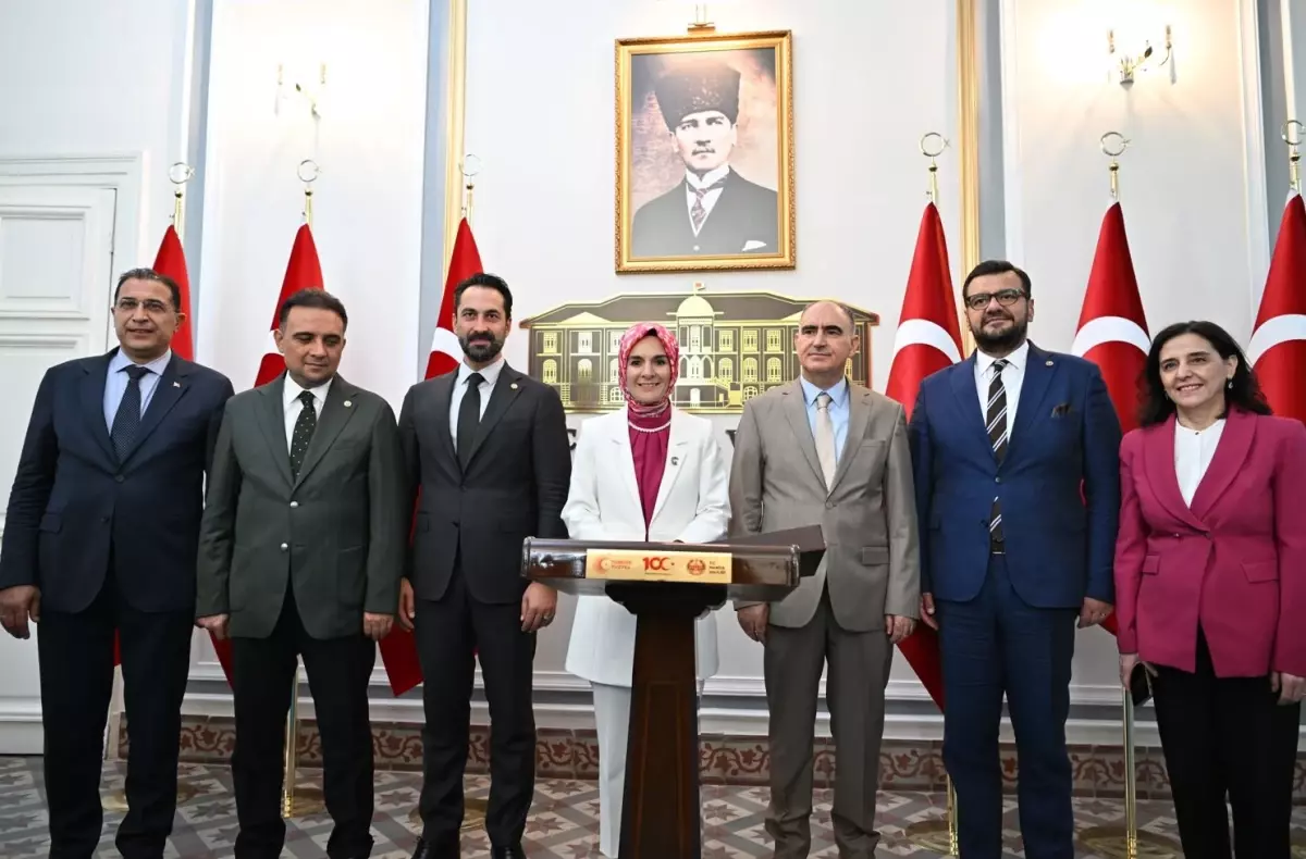 Bakan Göktaş Manisa'da Ziyaretlerde Bulundu