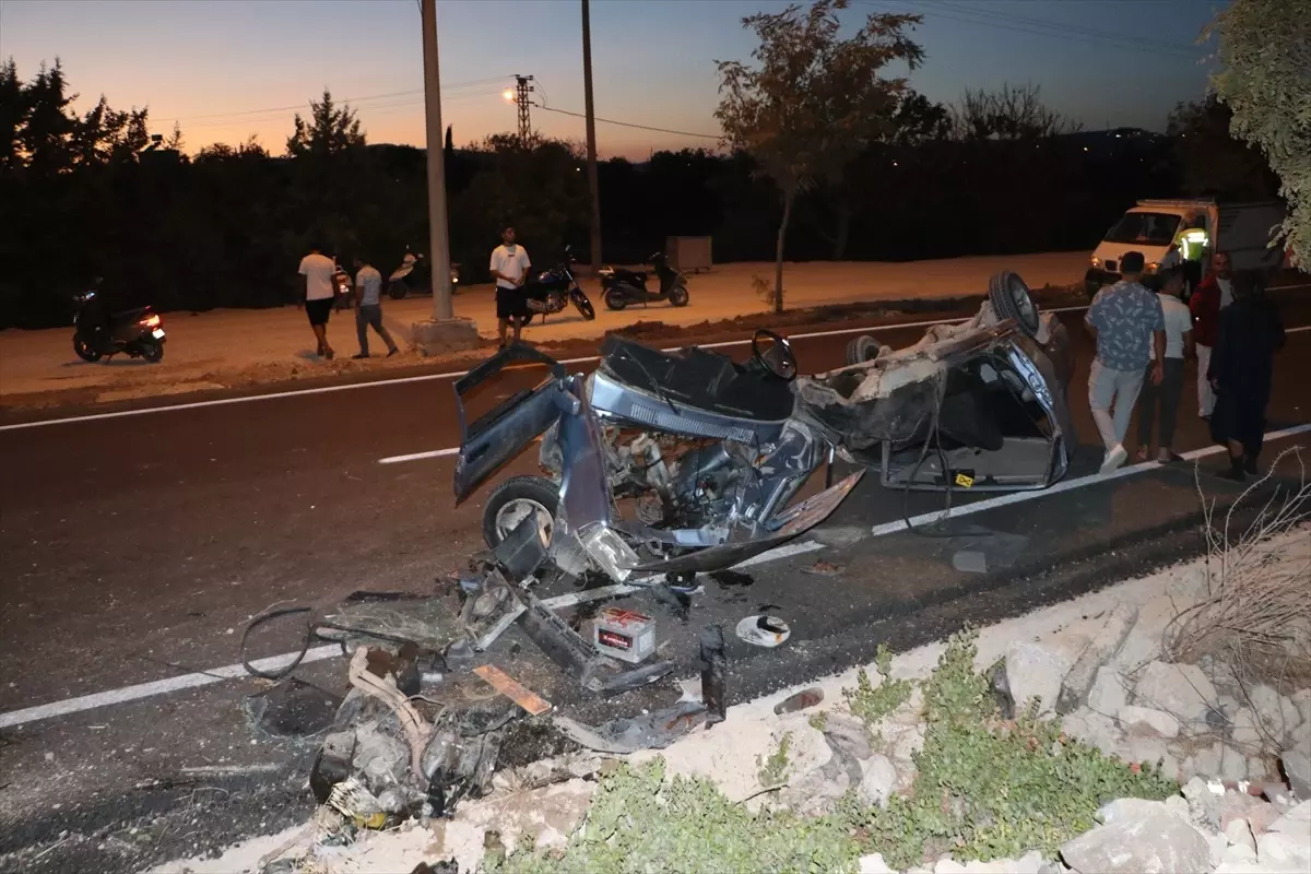 Kilis'te Otomobil Devrildi: 2 Yaralı