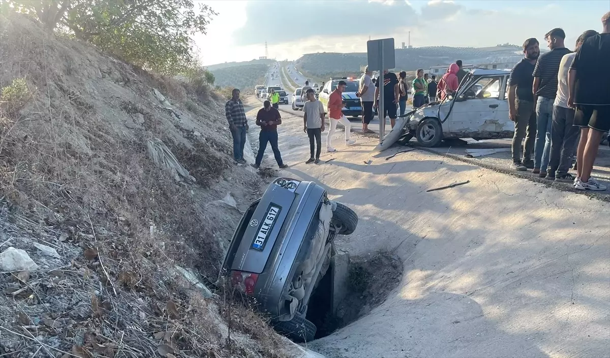 Altınözü'nde Trafik Kazası: 4 Yaralı