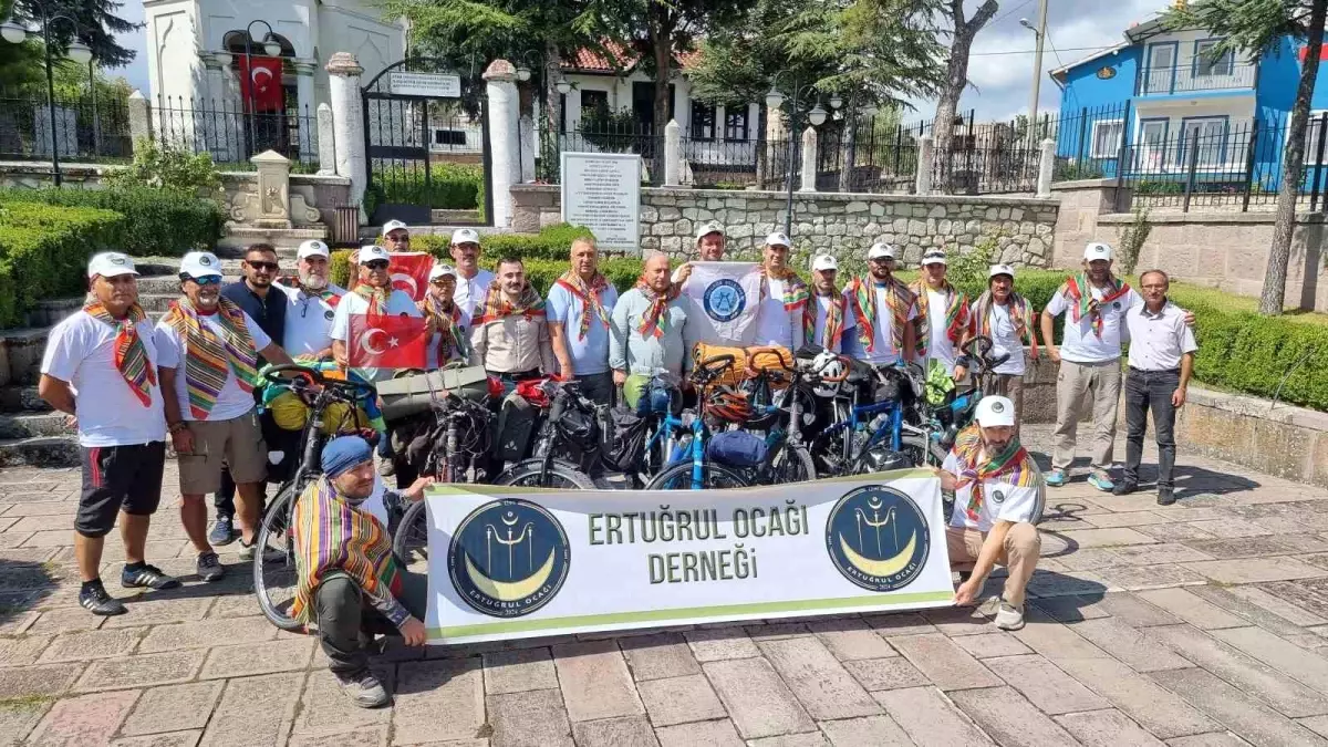 Ertuğrul Ocağı Derneği'nden Tarihi Göçü Canlandıran Bisiklet Etkinliği