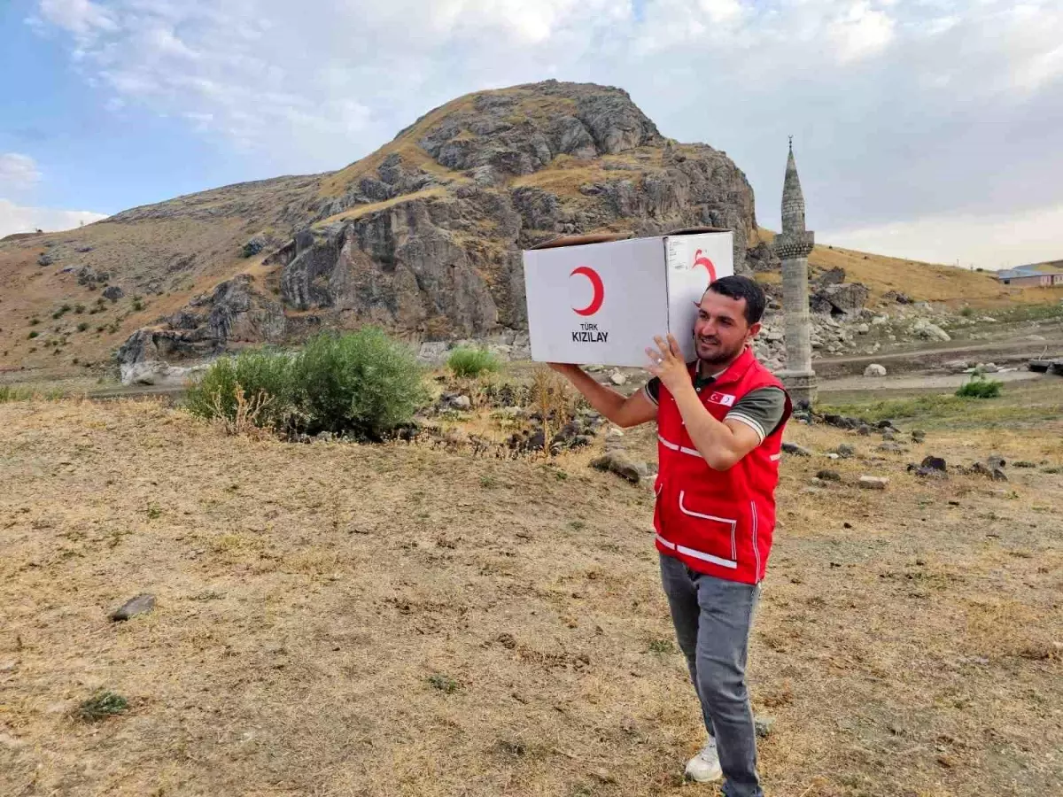 Kızılay'ın Gönüllüleri İhtiyaç Sahiplerinin Yanında