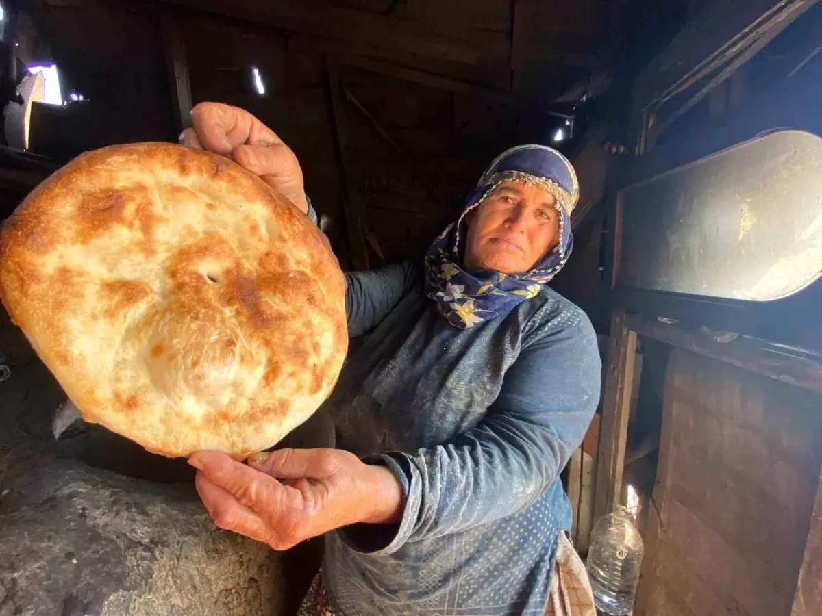 Kadifekale'de Mardinli Kadınlardan Tandır Ekmekleri