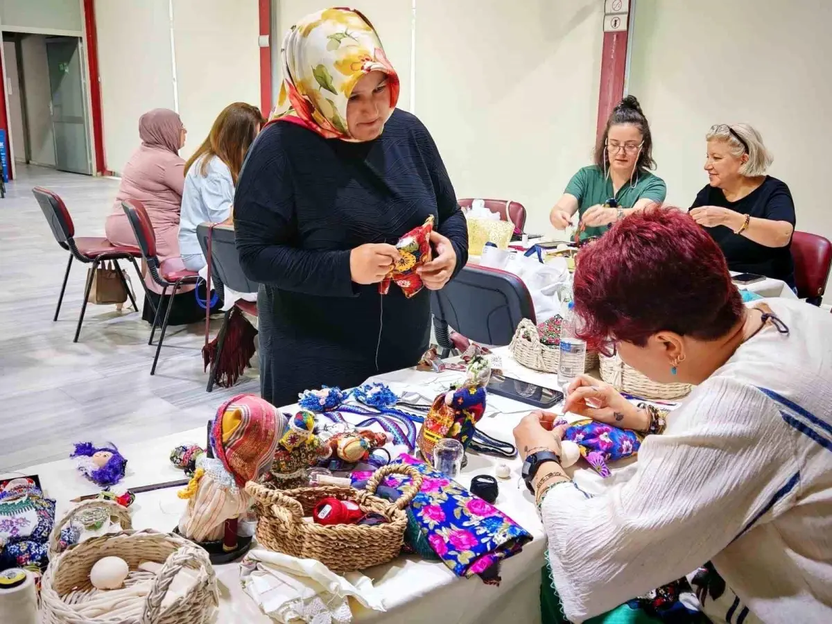 Gölcük'te Geri Dönüşüm Malzemeleriyle Sanat Atölyesi Düzenlendi
