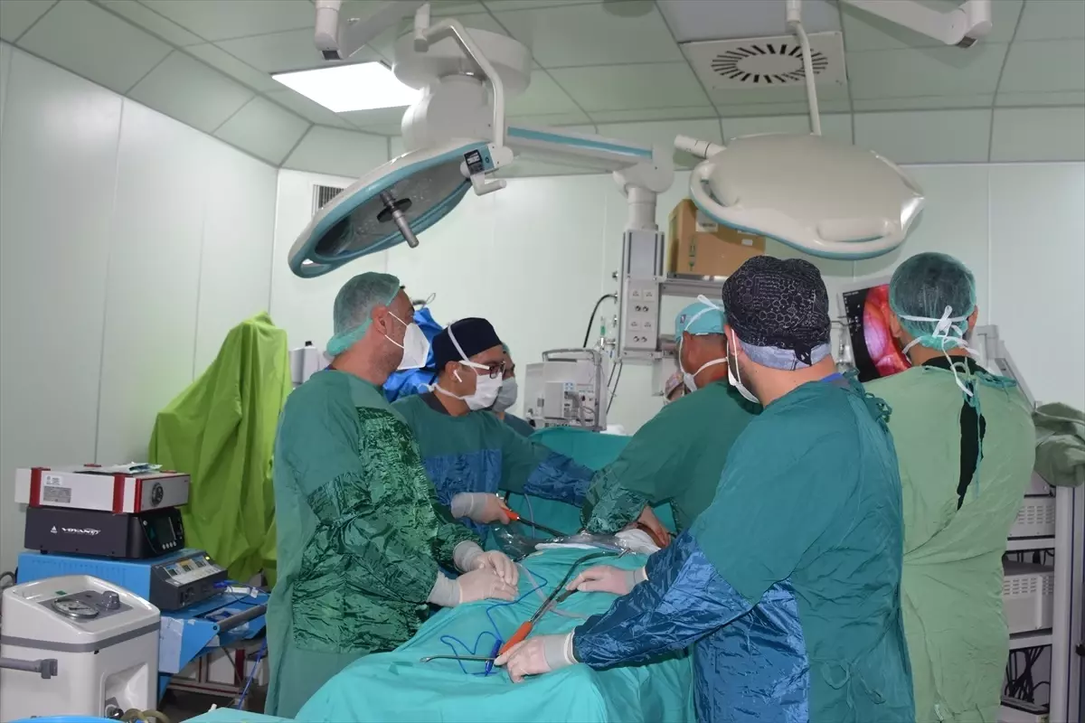 İki Genç Kunduracı Göğüs Ameliyatı Oldu