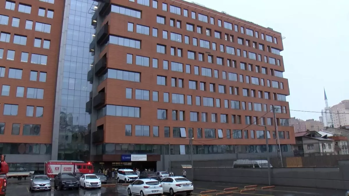 Ataşehir'de Üniversite Laboratuvarında Yangın