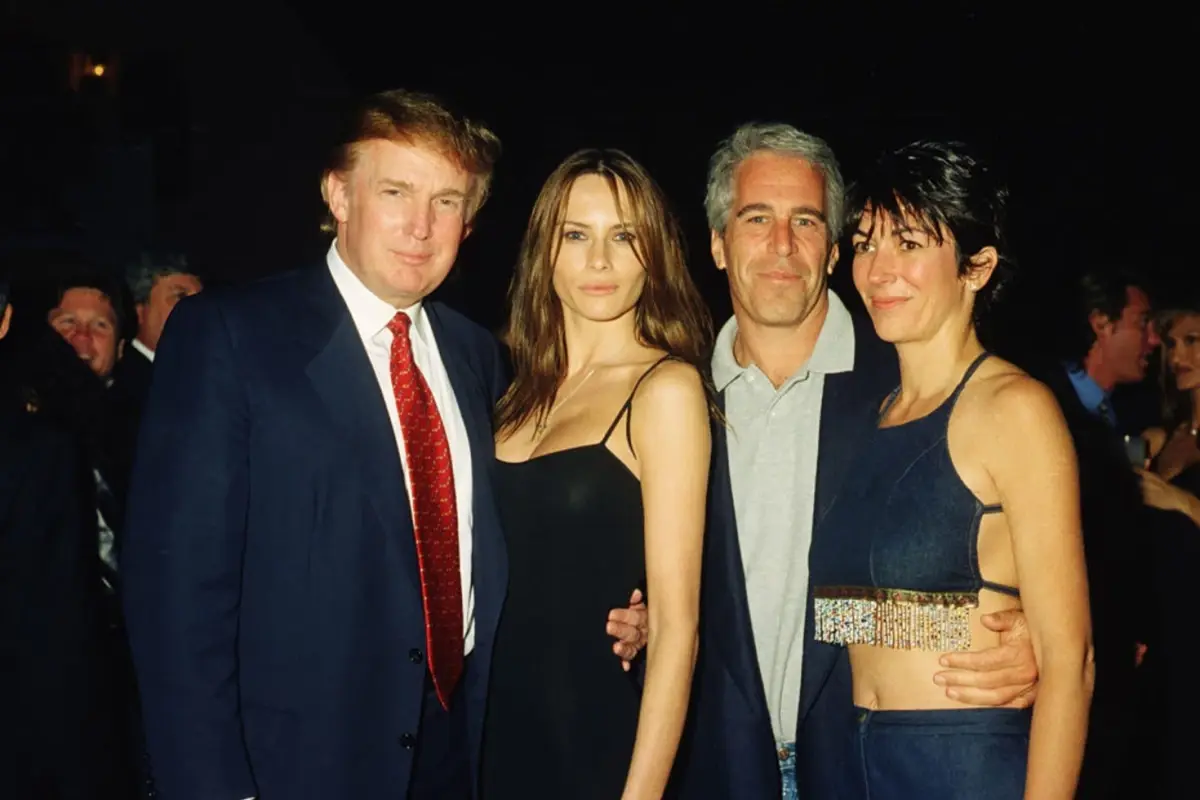 Trump'ın Epstein'e Gönderdiği Mektup Açıklandı