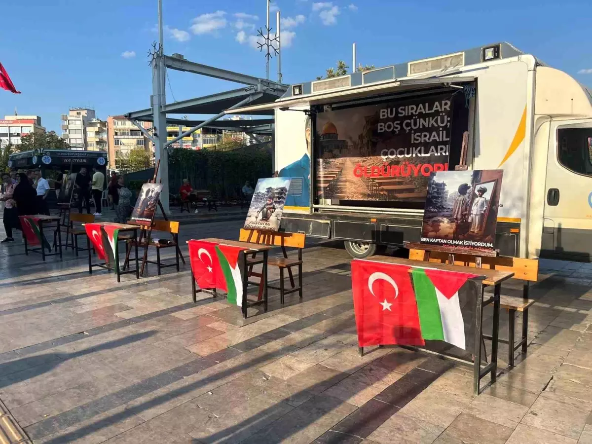 AK Parti Gençlik Kolları'ndan Gazze İçin 'Boş Sıralar' Etkinliği