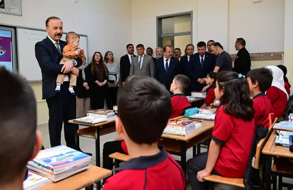 Isparta'da Şehit Orhan Burak Büyükçaylı Ortaokulu'nda Yeni Eğitim-Öğretim Yılı Başladı