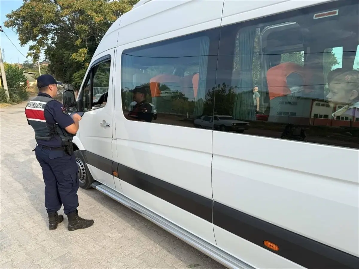 Edirne'de Jandarma Okul Çevresinde Denetim Yaptı