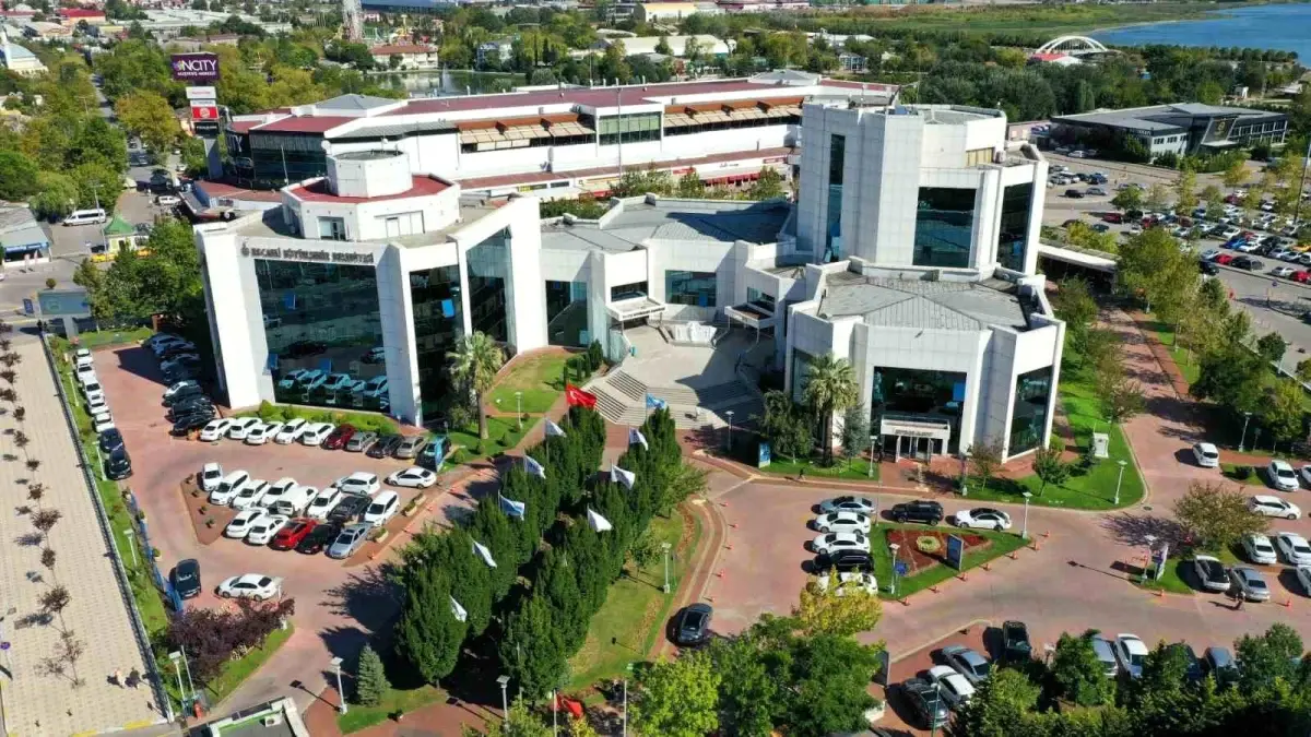 Kocaeli Büyükşehir Belediyesi'nden Dar Gelirli Ailelere Eğitim Desteği
