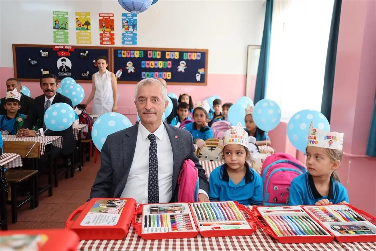 Şahinbey Belediyesi'nden Öğrencilere Boyama Seti