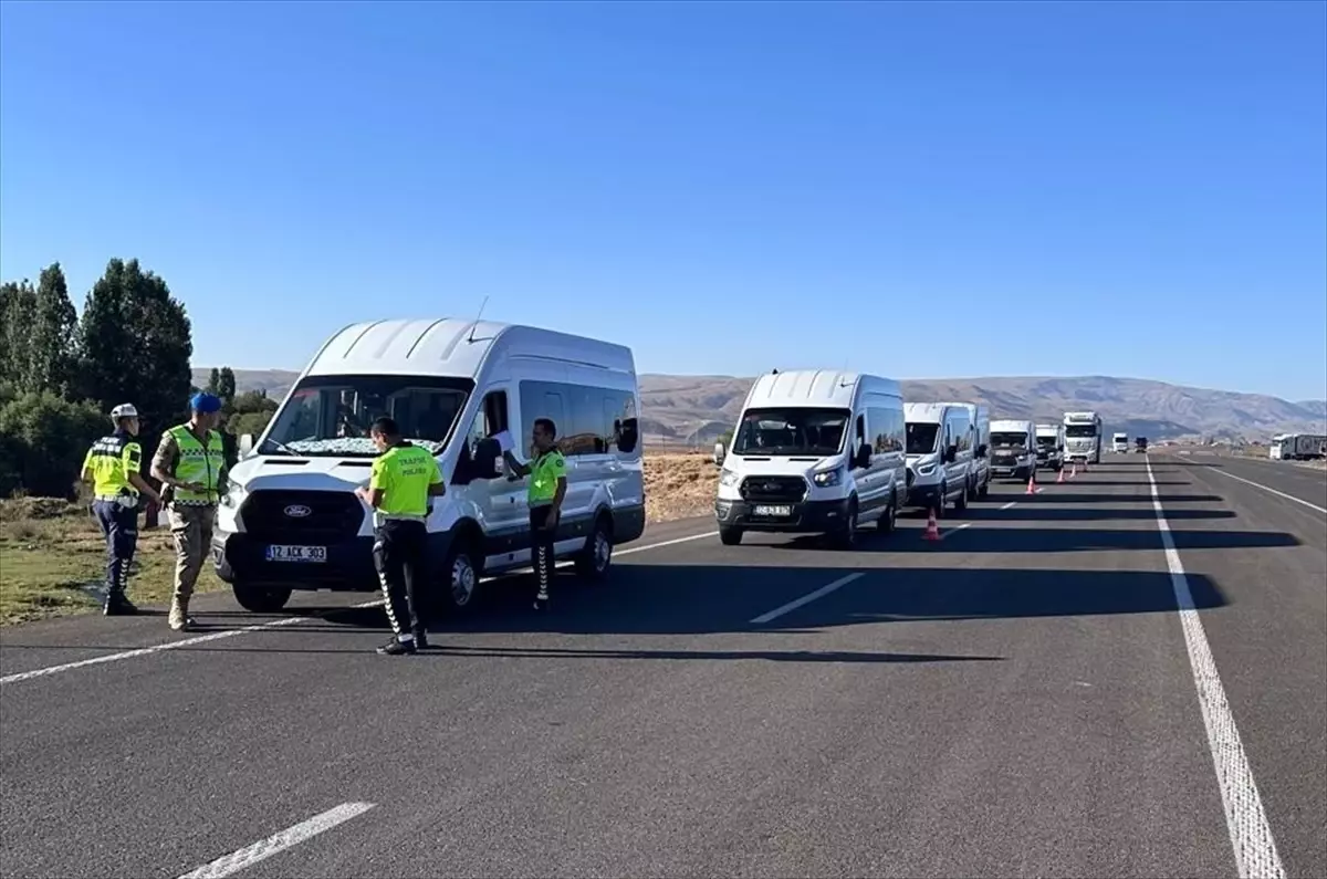 Karlıova'da Öğrenci Servisi Denetimi
