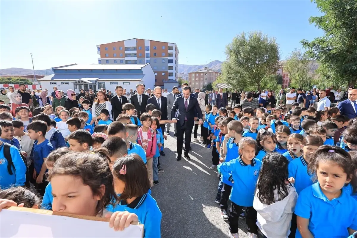 Bitlis'te Eğitim Yılı Açılışı Coşkuyla Gerçekleşti