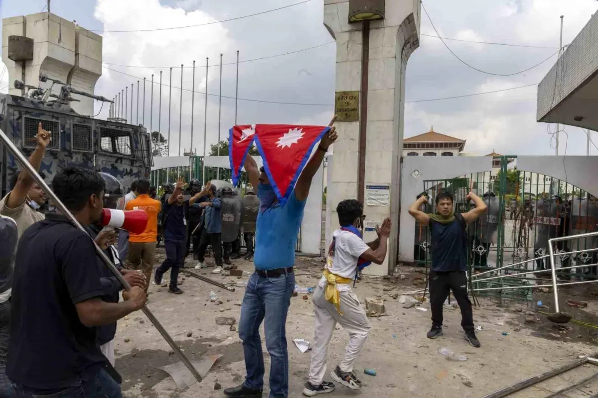 Nepal'de Sosyal Medya Yasağına Protesto: 13 Ölü