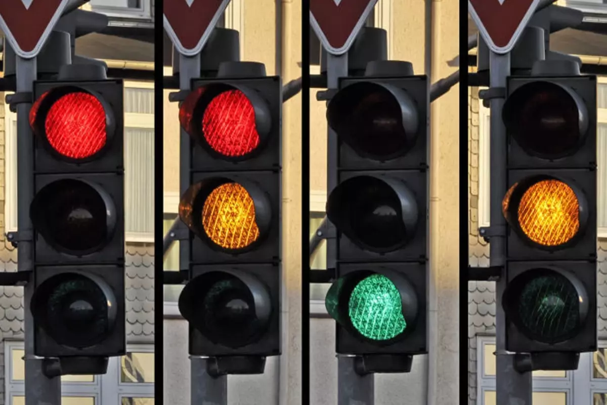 Trafik ışıkları değişiyor, yeni dijital ekranlar ekleniyor