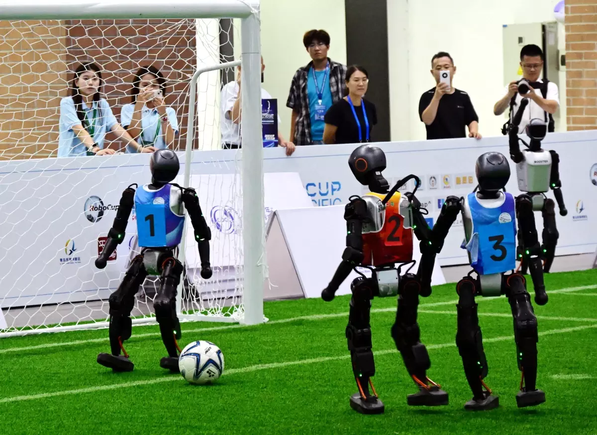 Robotlar Futbolda Yarıştı