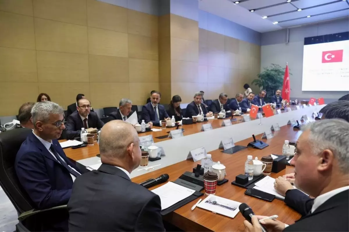 Sağlık Bakanı Memişoğlu, Şanghay'da Bilim Merkezini Ziyaret Etti