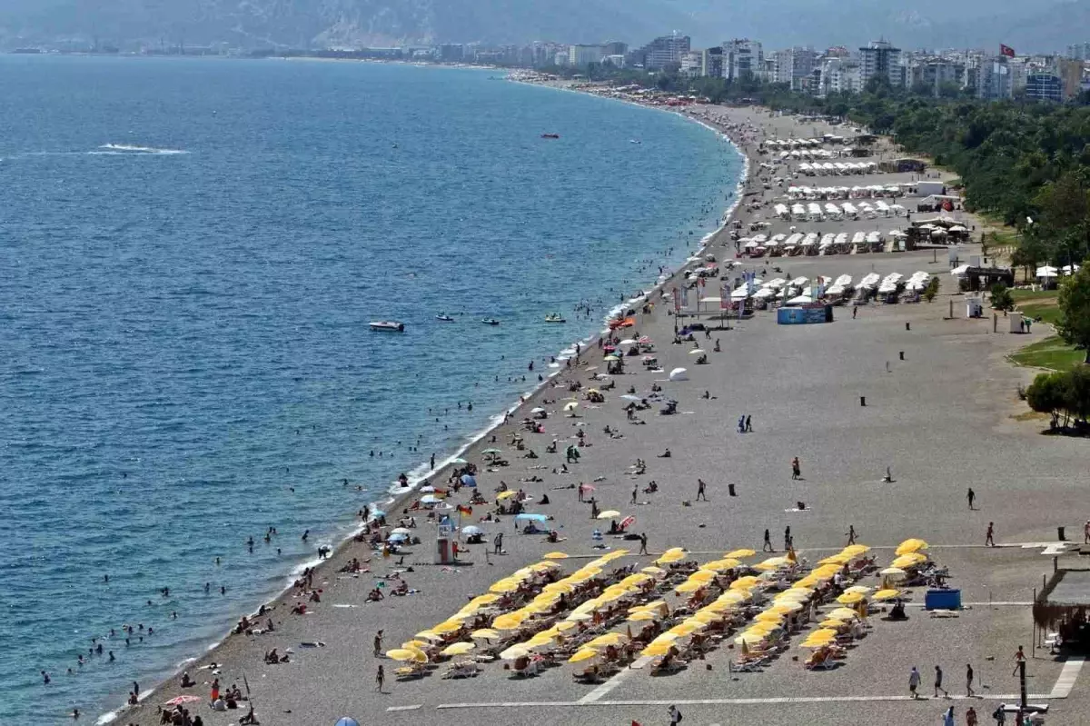 Antalya'da Sahil Doluluğu Düştü