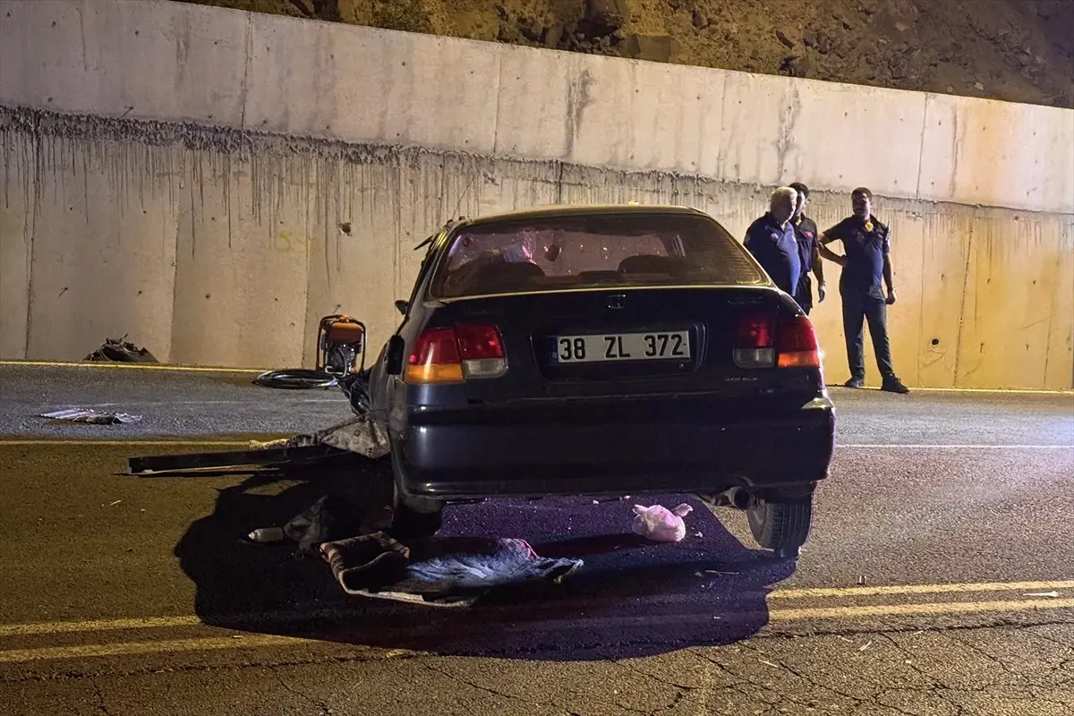 Kayseri'de Trafik Kazası: 1 Ölü, 3 Yaralı