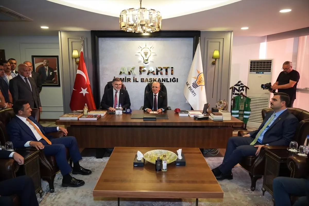 Şimşek İzmir'de İş Adamlarıyla Buluştu