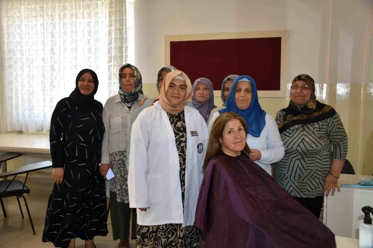 Şahinbey Belediyesi'nde Kadınlara Yönelik Kuaförlük Eğitimi