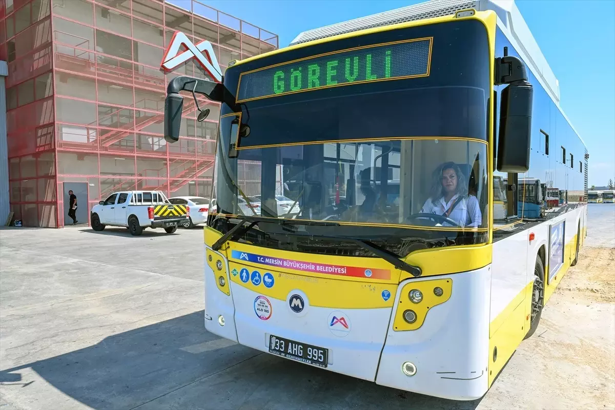 Mersin'de Kadınlardan Otobüs Şoförü