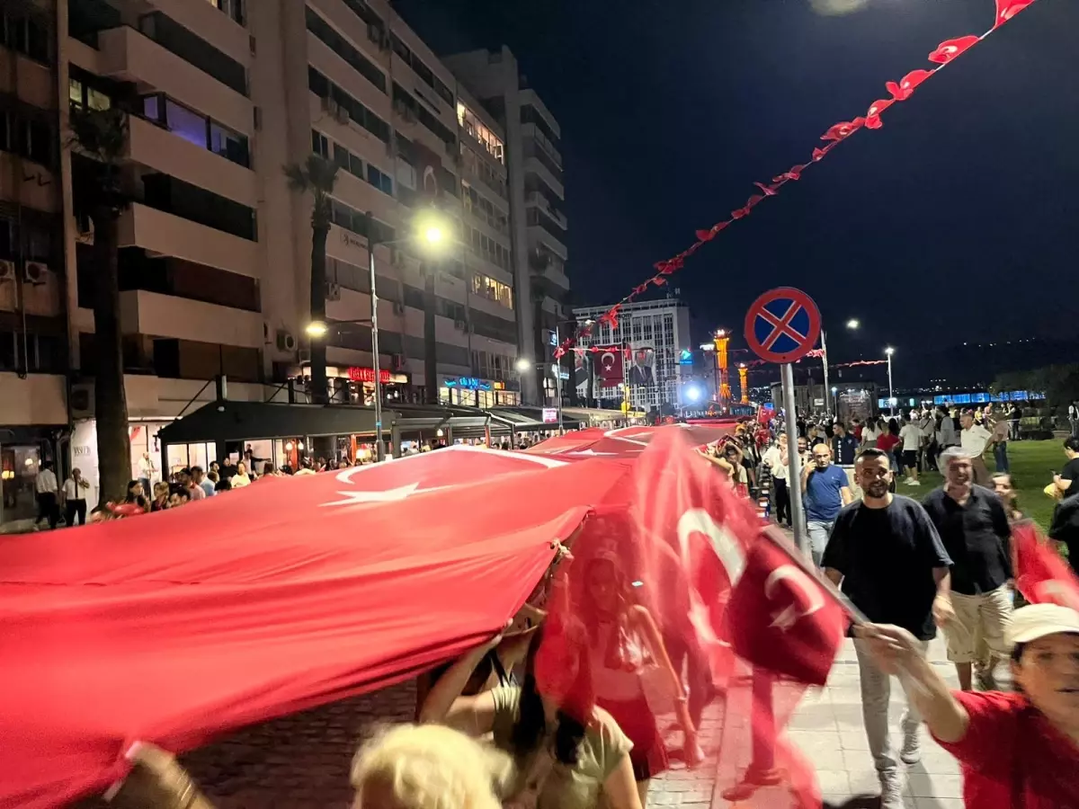 İzmir'de Fener Alayı Coşkusu