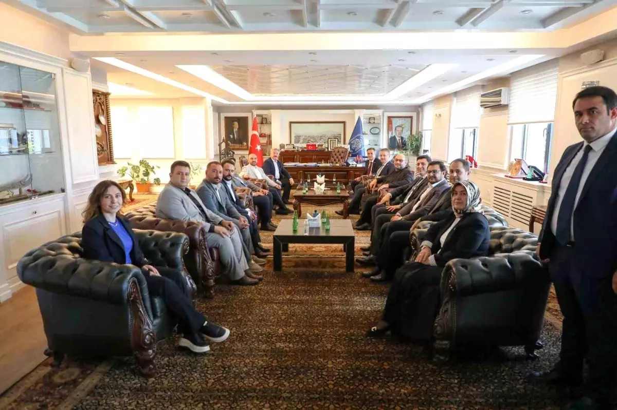 AK Parti Milletvekili Mevlüt Kurt, Melikgazi Belediyesi’ni Ziyaret Etti