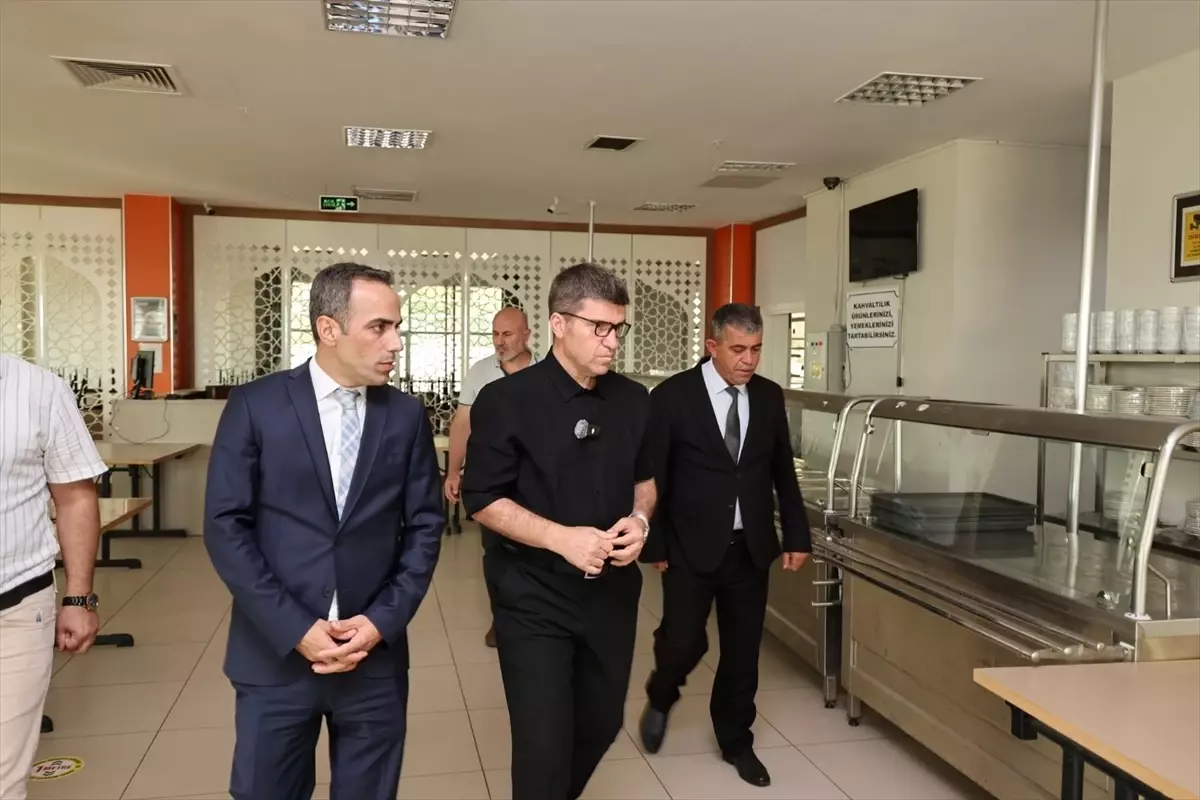Vali Bakan'dan Öğrenci Yurduna Ziyaret