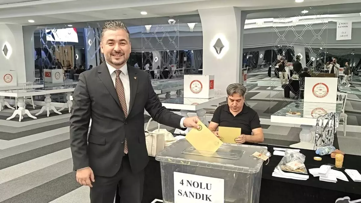 Uğur Nuri Akın, Kayseri Eczacı Odası Başkanlığı'na Yeniden Seçildi