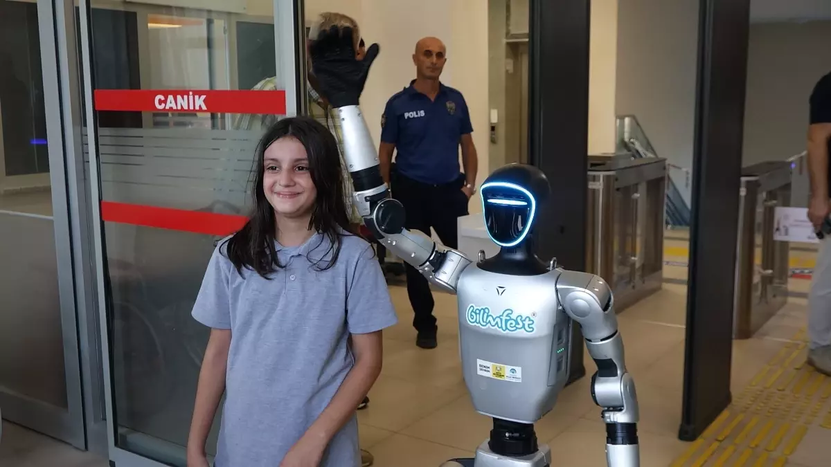 Samsun'da Festman Robotuna Fahri Kimlik Verildi