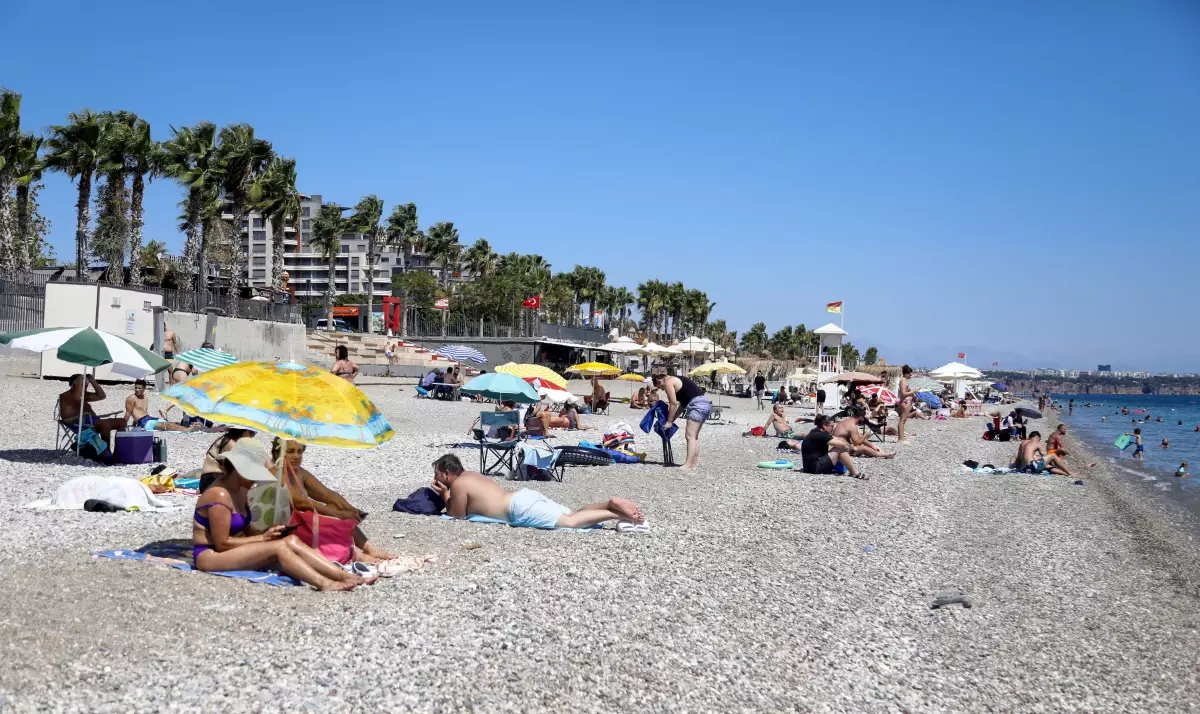 Antalya'da 'Sarı Yaz' Keyfi