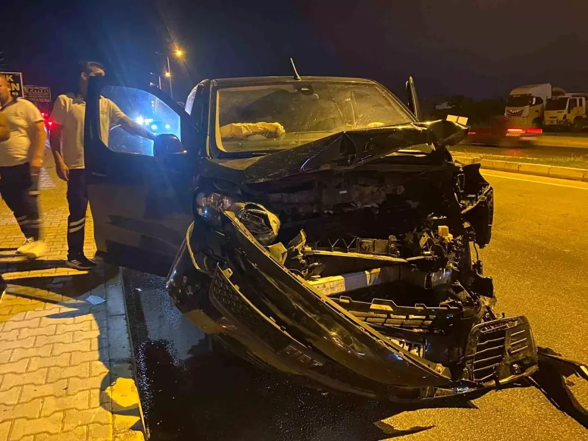 Serik'te Üç Araçlı Kaza: 5 Yaralı