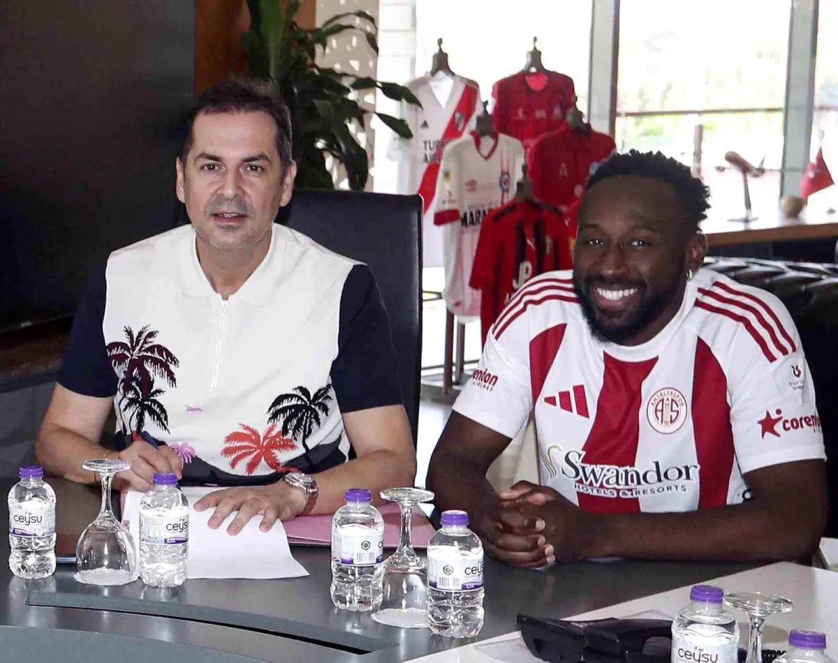 Antalyaspor Yohan Boli ile Anlaştı
