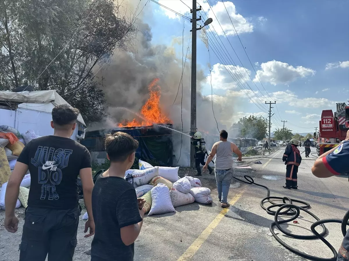Sakarya'da Kavga: 2 Çocuk Yaralı, 4 Ev Yanarak Kullanılamaz Hale Geldi
